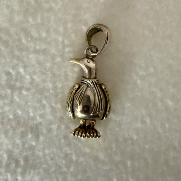 Penguin Pendant, 2 sided, articulated, silver & gold tones 70's - Picture 2 of 3